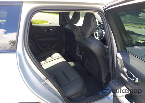 2025 Volvo V60 Cross Country z USA, uszkodzony, nr VIN YV4L12WK3S2148033